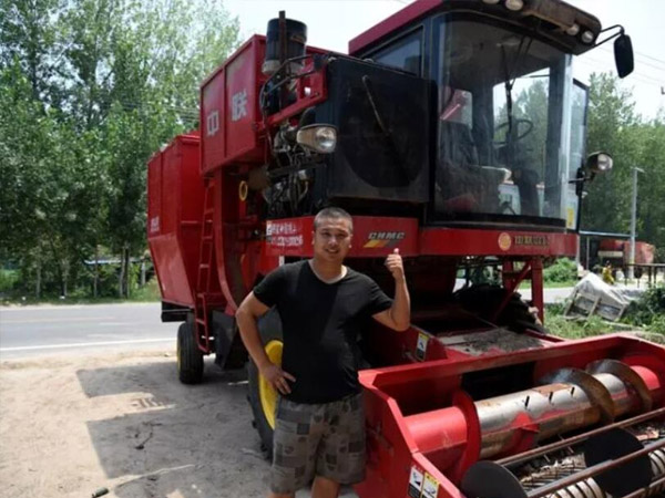 開封通許朱先生購中聯(lián)收獲4HZJ-2500自走式花生撿拾收獲機(jī)