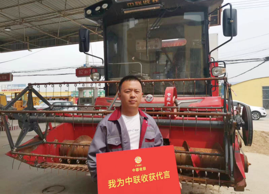 有三臺(tái)挖掘機(jī)的董老板為何轉(zhuǎn)型開收割機(jī)？收的都是現(xiàn)錢！(圖1)